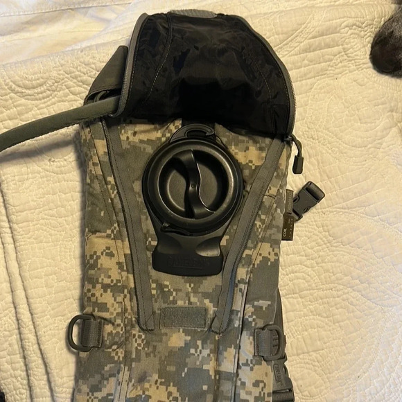 Camelbak camo hydration pack - Picture 5 of 7
